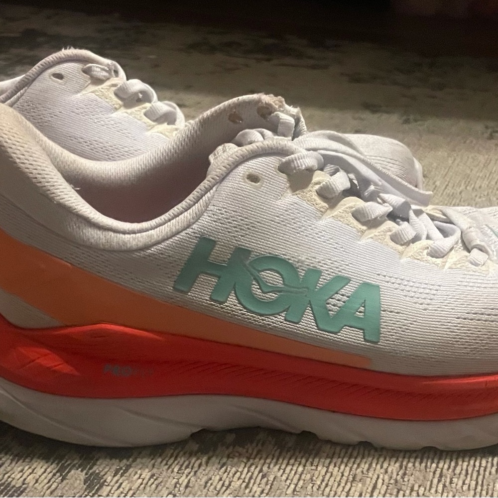 HOKA MACH 4